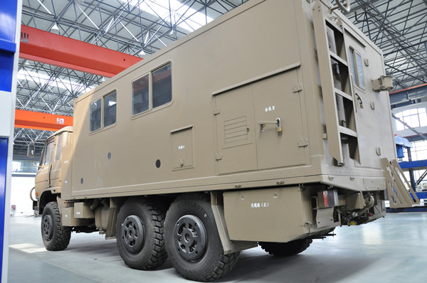 通信指揮艙表面開口 通信指揮艙表面開口